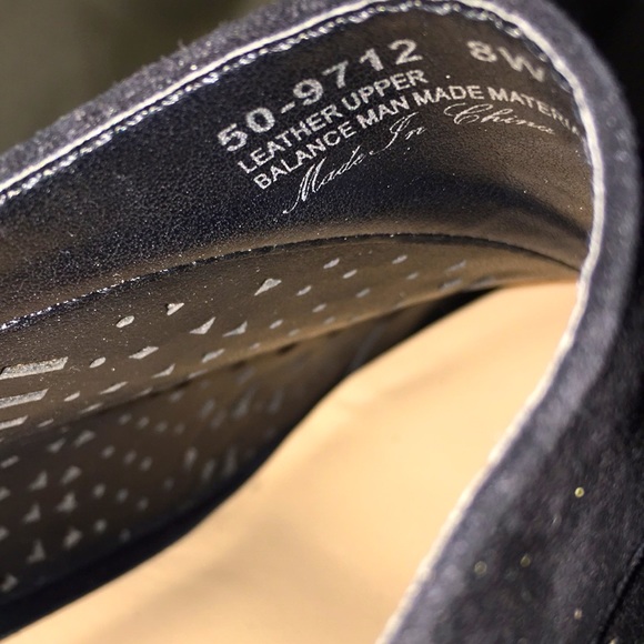 Bella Vita Black suede leather stiletto heel back zip pointed ankle boot 8 W - Picture 9 of 16